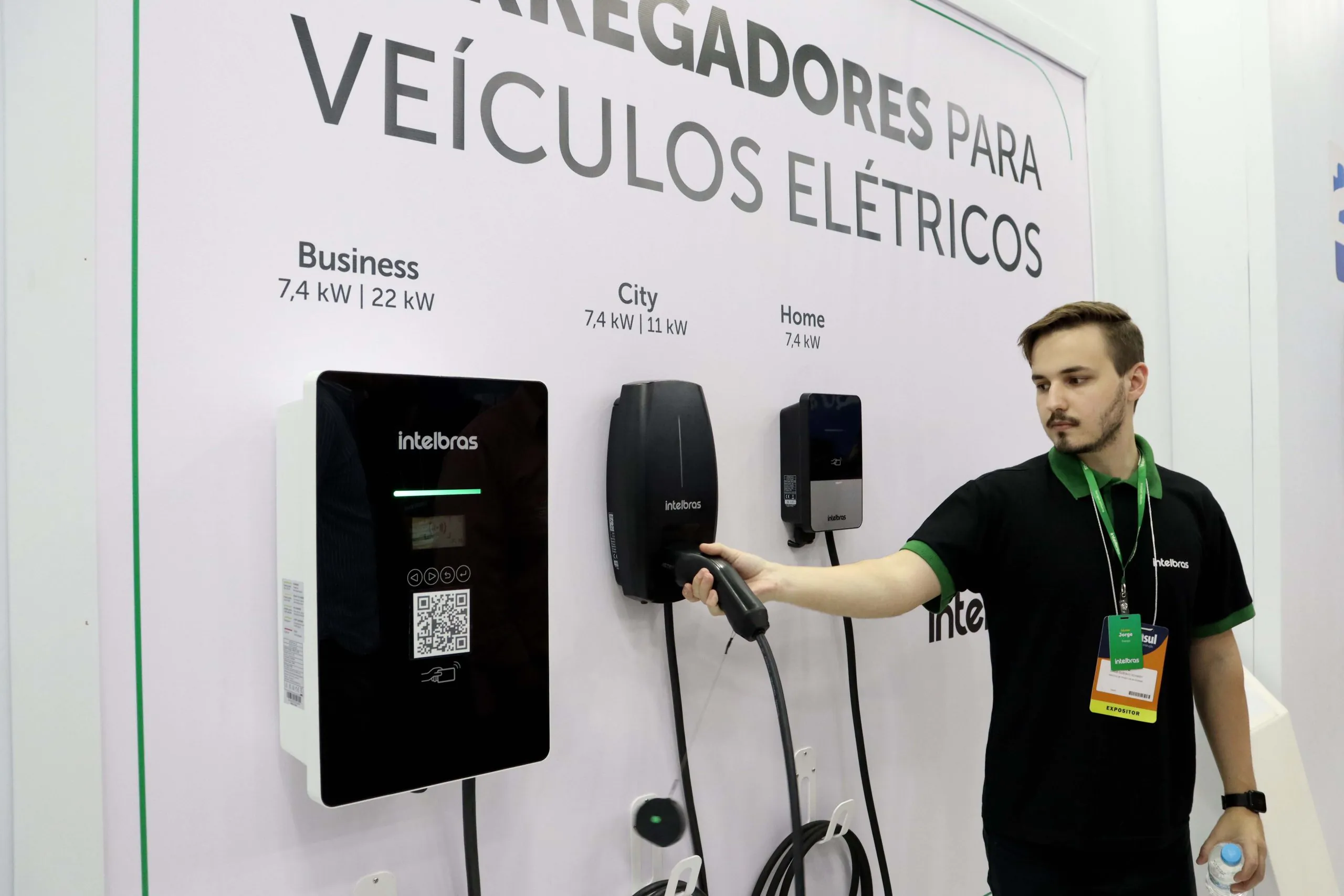 Empresa dos EUA e carros de corrida elétricos na Arábia Saudita